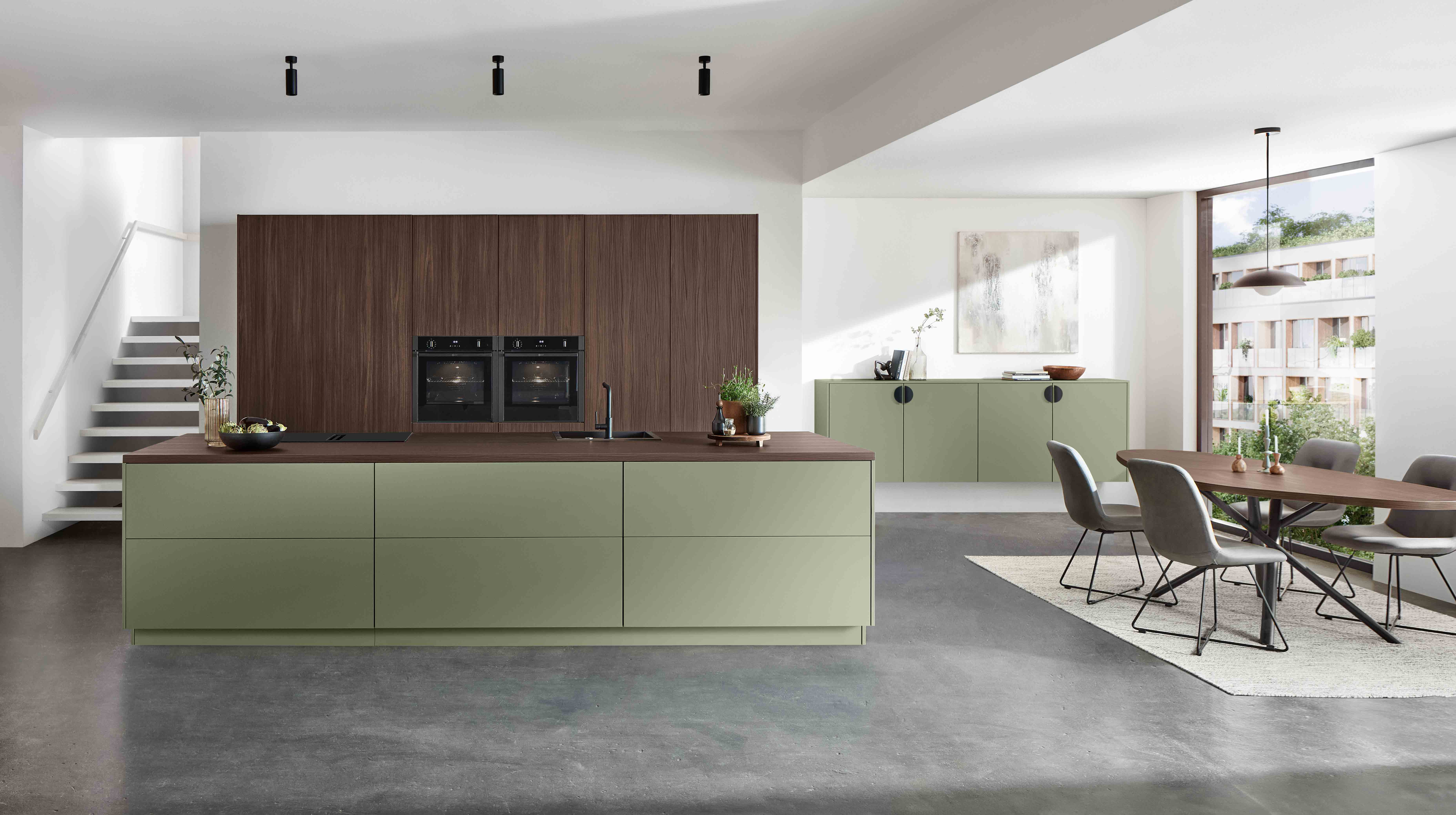 Nobilia Inselküche Holz und Farbe Mix